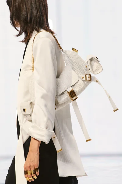 Look 25